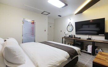 gwangju chungjangro gold brown hotel
