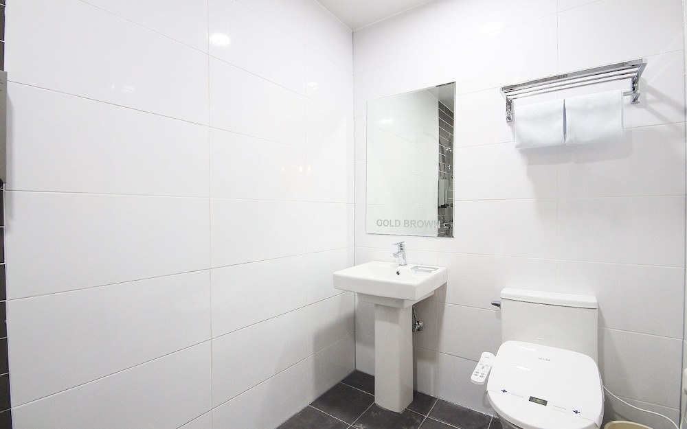 gwangju chungjangro gold brown hotel