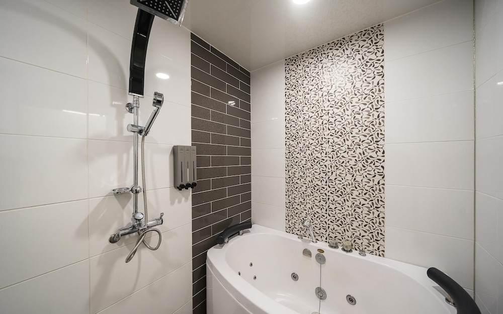 gwangju chungjangro gold brown hotel