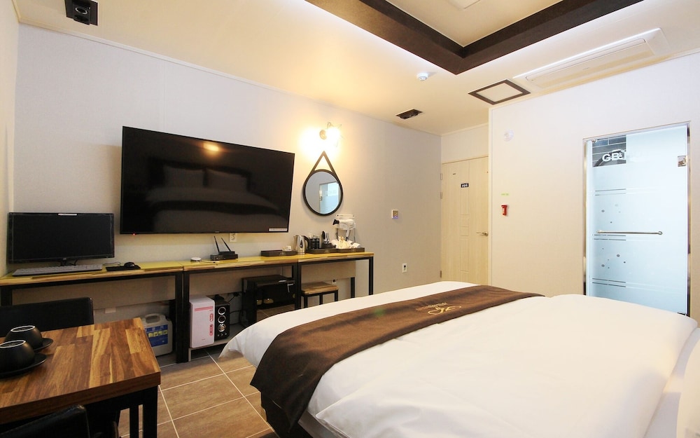 gwangju chungjangro gold brown hotel
