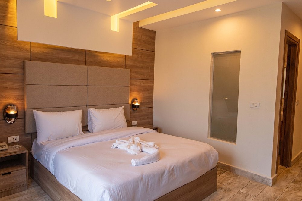 Nine Pyramids View Hotel,,3 star