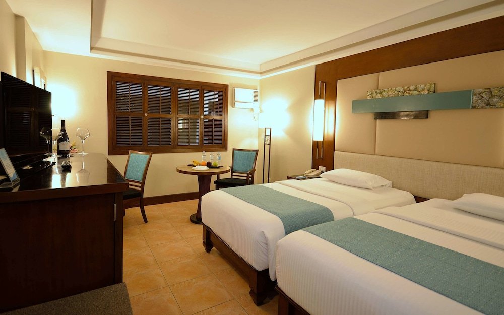 emerald island hotel