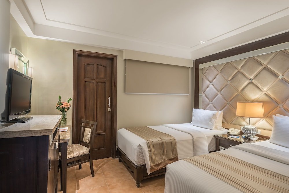 emerald island hotel