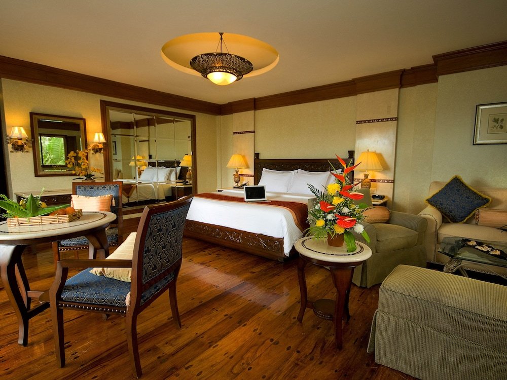 emerald island hotel