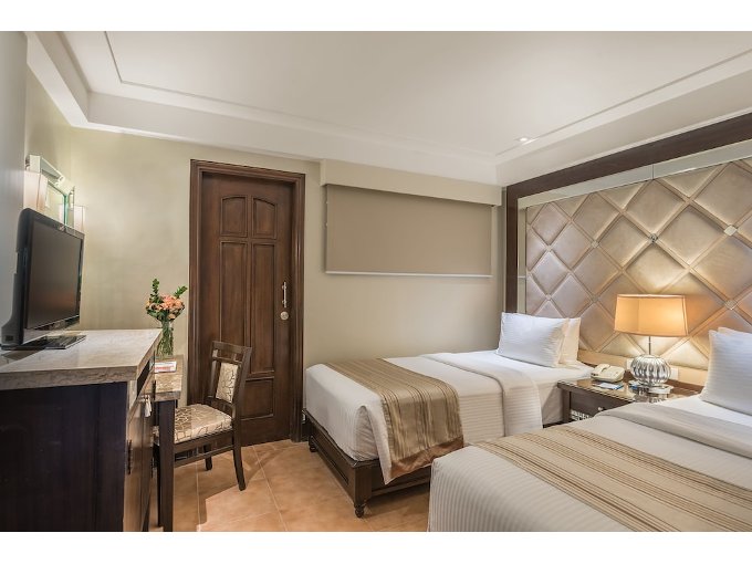 emerald island hotel