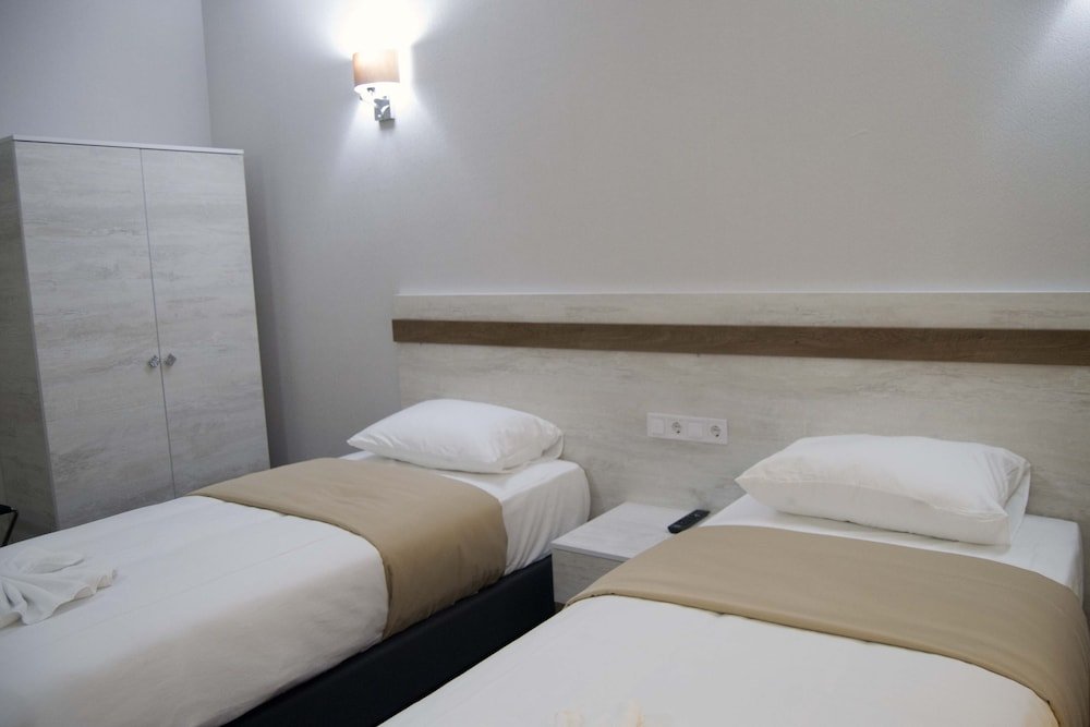kanyonvadi hotel