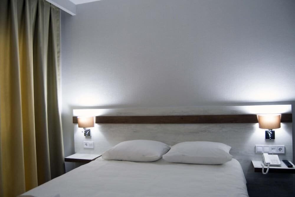 kanyonvadi hotel