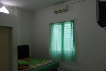 penginapan transit tomato