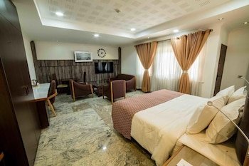 davok suites uyo