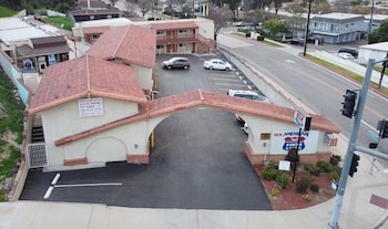 New American Inn And Suites,,2.5 star