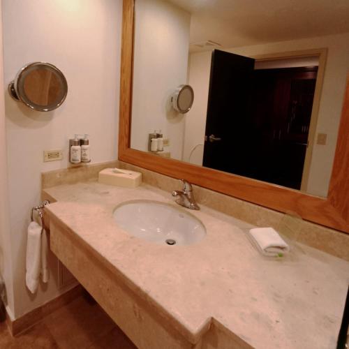 holiday inn monterrey valle by ihg