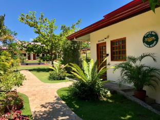 strutz art garden resort