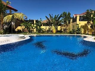 strutz art garden resort