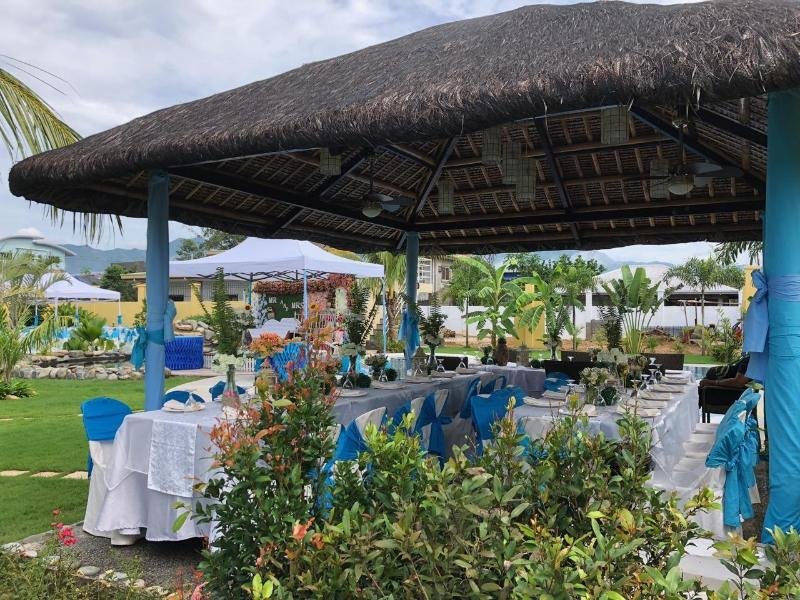 strutz art garden resort