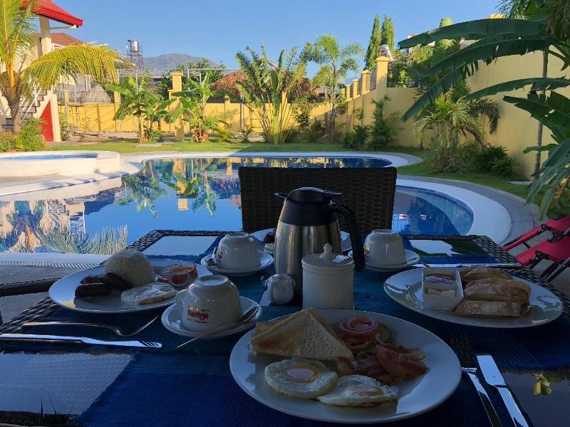 strutz art garden resort