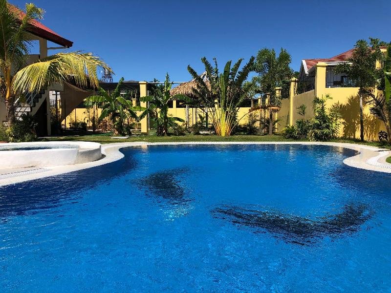 strutz art garden resort