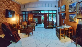the carstensz homestay