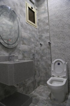 areen alnaeem hotel