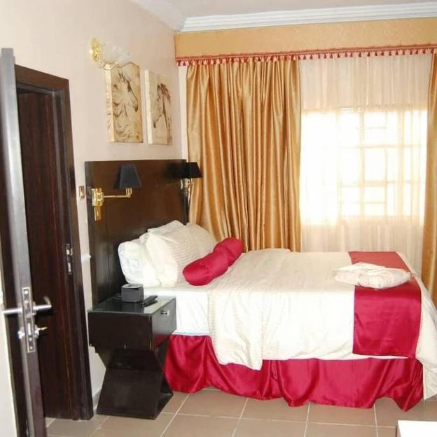 144 suites luxury hotel