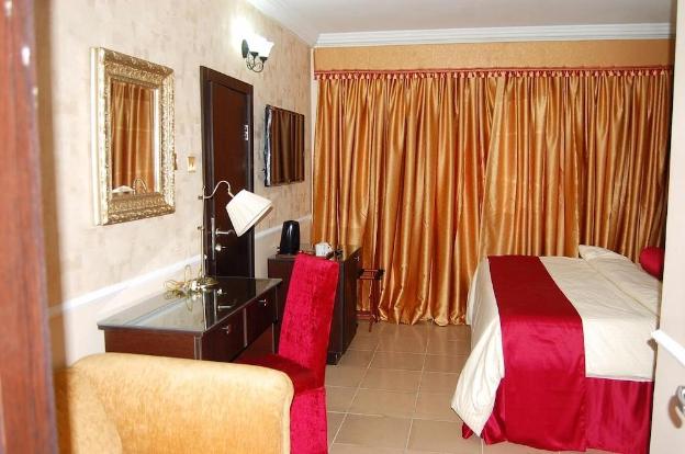 144 suites luxury hotel