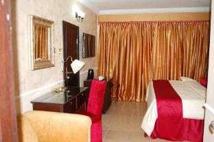 144 suites luxury hotel
