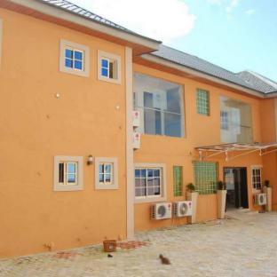 144 suites luxury hotel