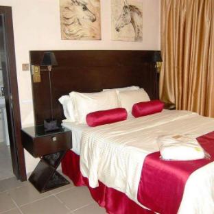 144 suites luxury hotel