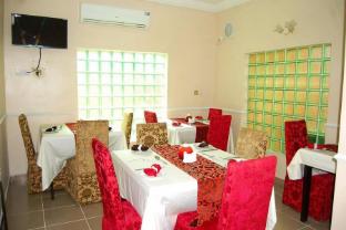 144 suites luxury hotel