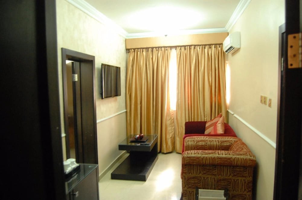 144 suites luxury hotel