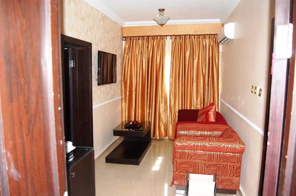 144 suites luxury hotel
