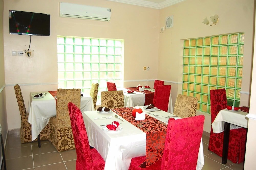 144 suites luxury hotel