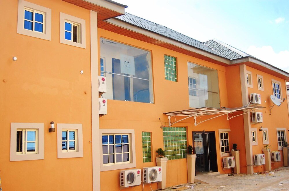 144 suites luxury hotel