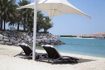 traders hotel qaryat al beri