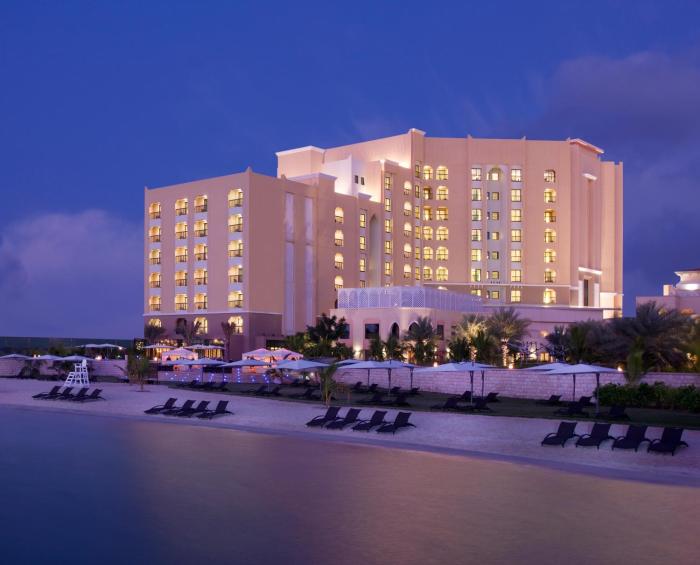 traders hotel qaryat al beri