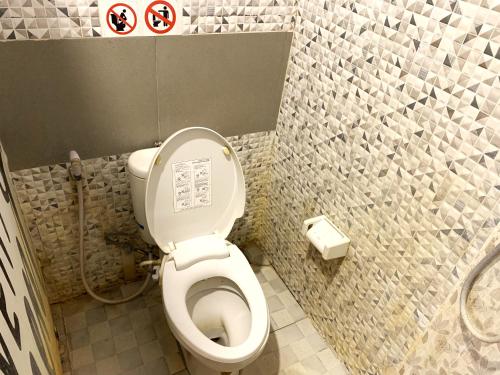 ozora tiying tutul hostel canggu adults only