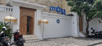 Ozora Tiying Tutul Hostel Canggu - Adults Only,,1.5 star