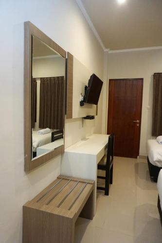 lombok mayura hotel