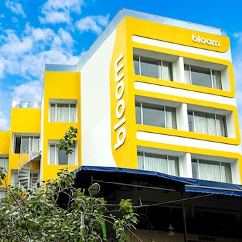 bloom hotel juhu