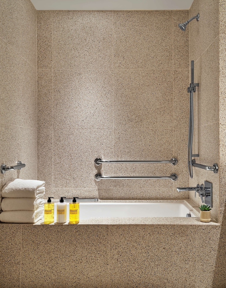 thompson hollywood by hyatt