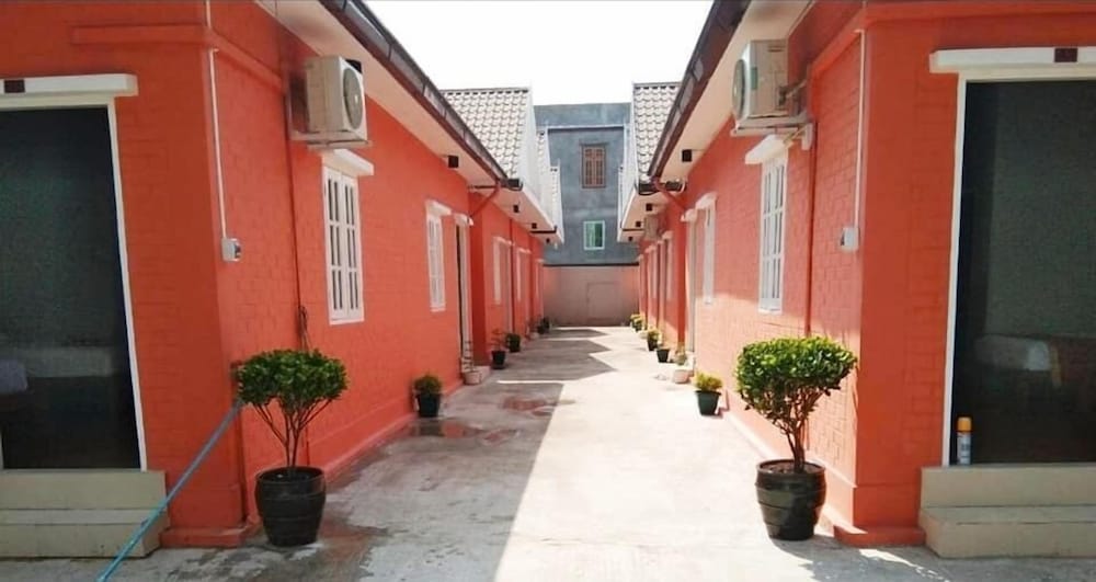 sunrise square motel