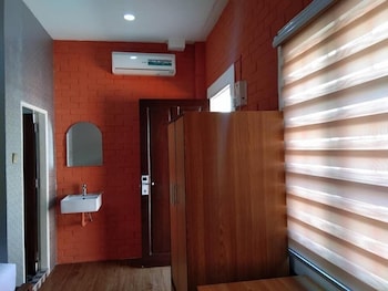 sunrise square motel