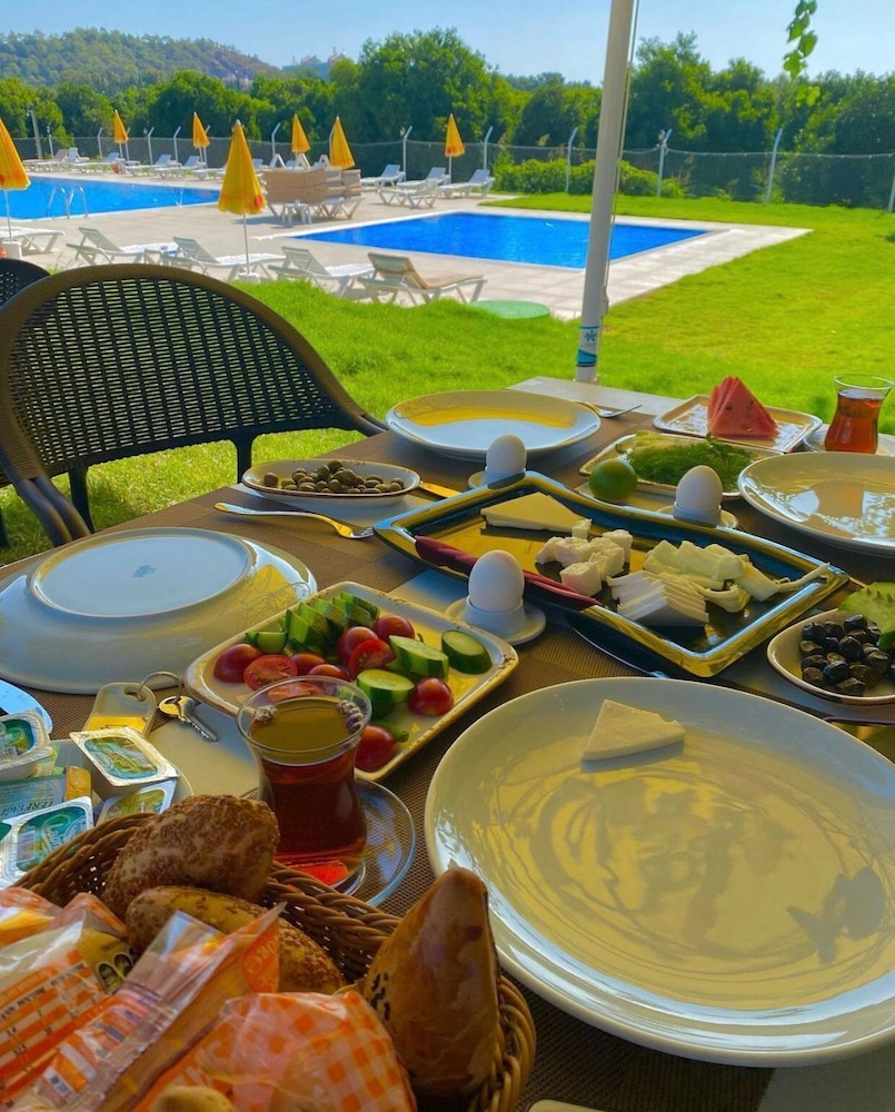 dream town hotel and restaurant