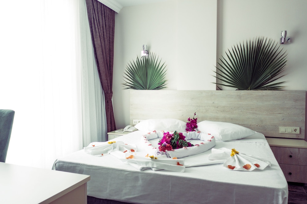dream town hotel and restaurant