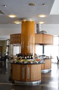 la palm royal beach hotel