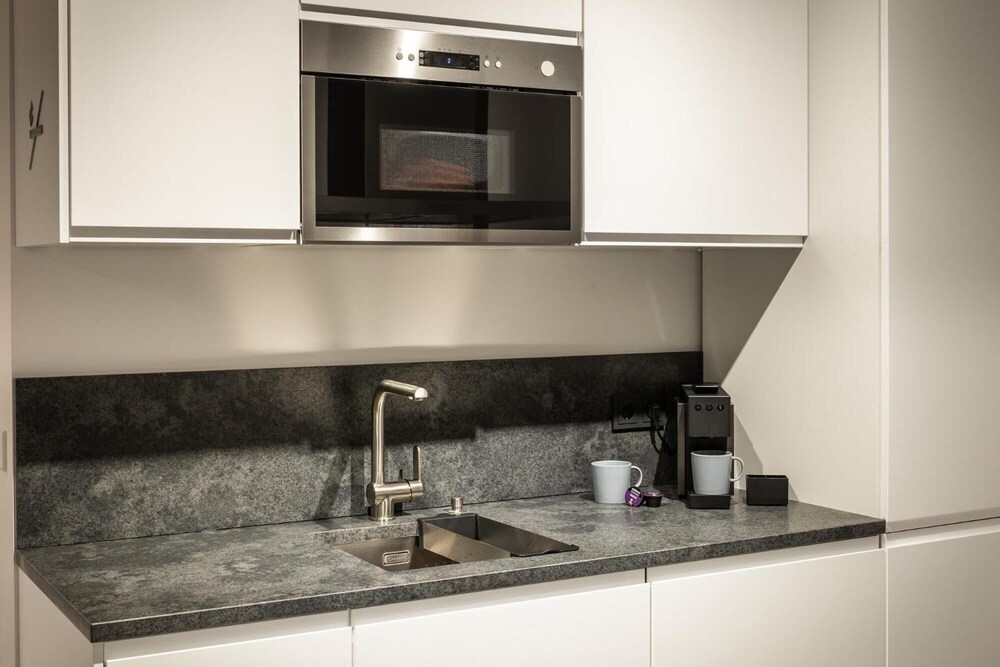 home and work apartments