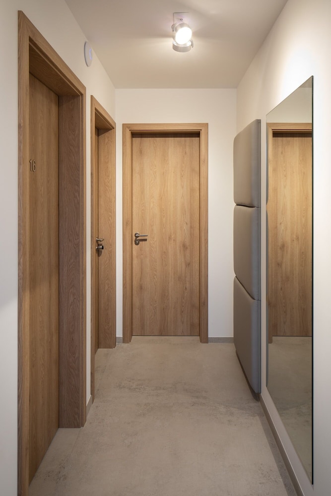 home and work apartments