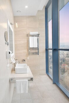 meta business hotel