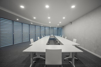 meta business hotel