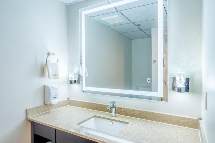 quality inn sunshine suites