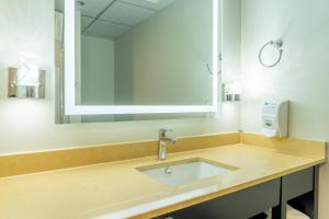 quality inn sunshine suites